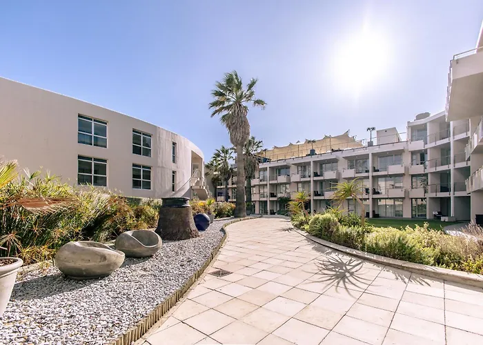Lagoon Beach Hotel Apartments