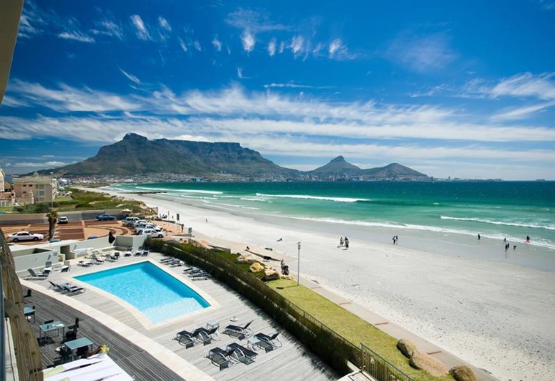 Lagoon 4*