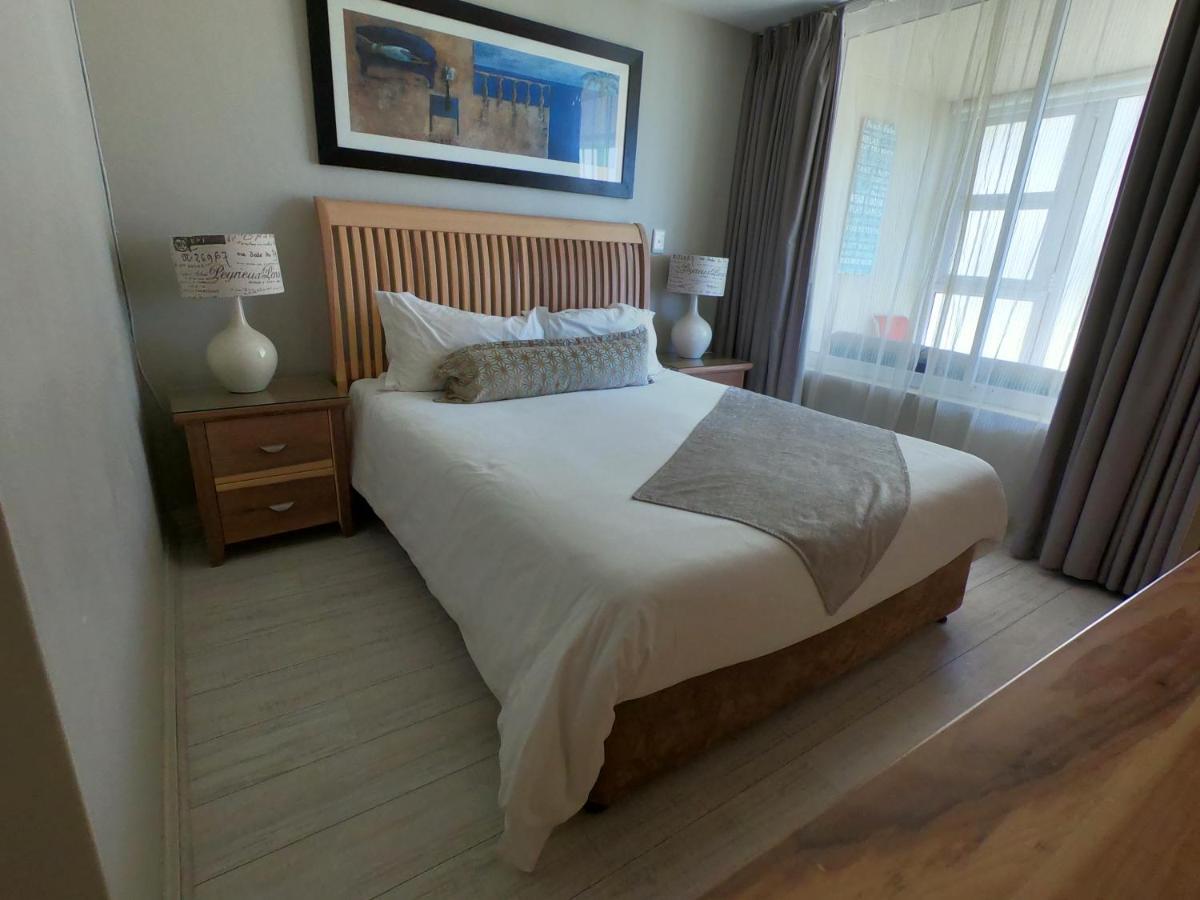 Lagoon 4*